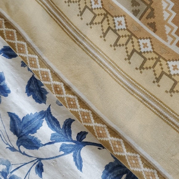 29"×31" LIZ CLAIBORNE SCARF, COTTON TAN/CREAM/WHITE NAVAHO-STYLE PRINT - Picture 4 of 4